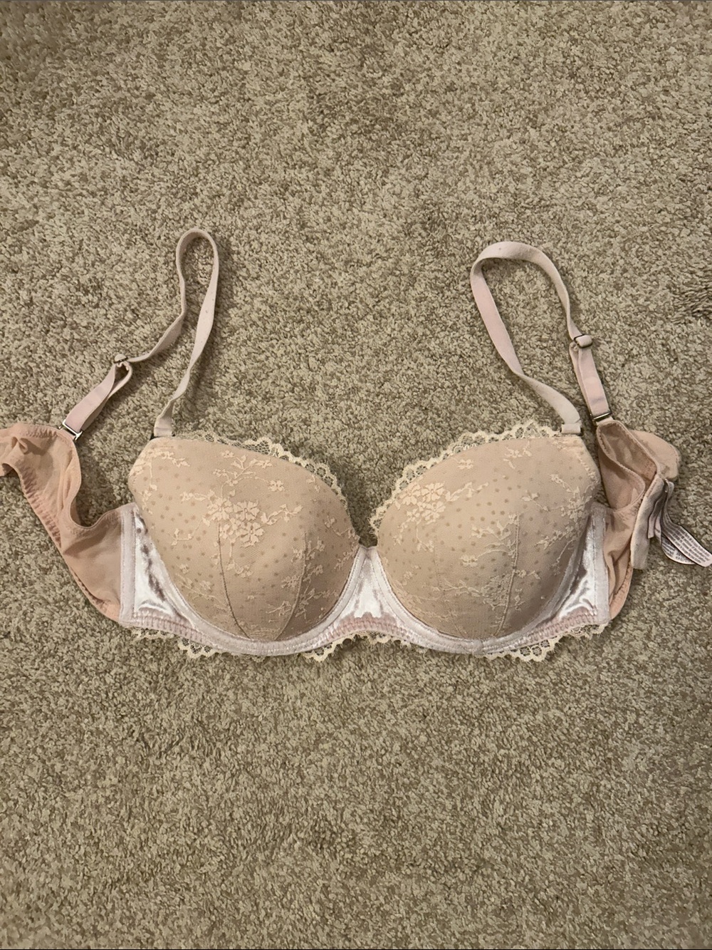 Victoria Secret Women's Lace Contour Bra - Nude Pink. 38C. Excellent shape!